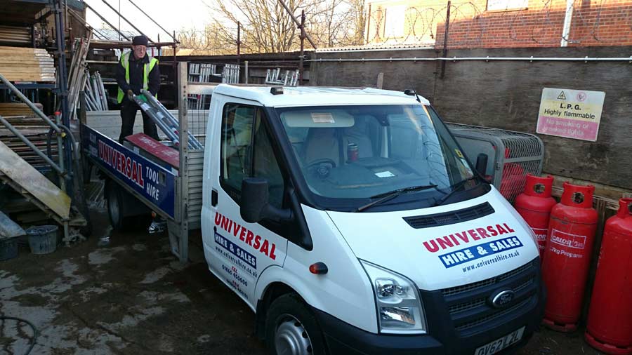 universal-hire-van